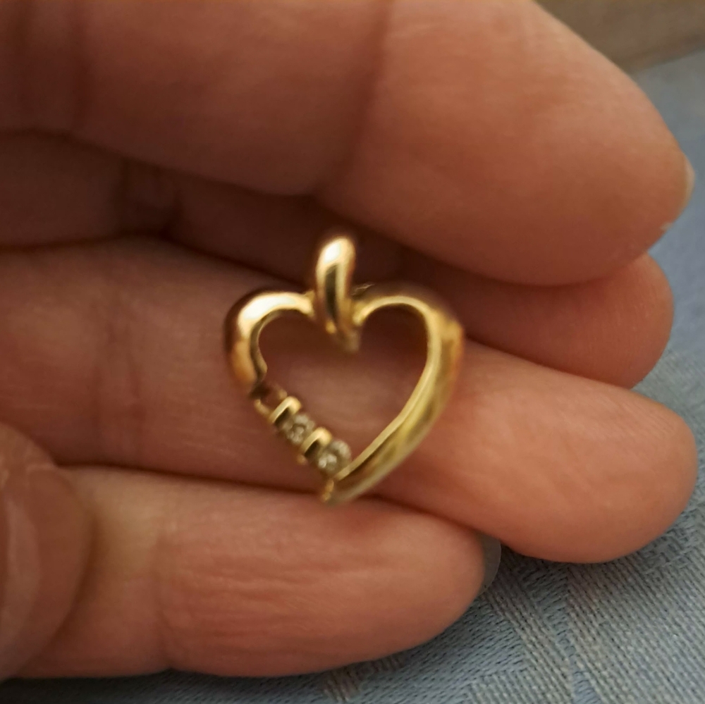 10 Kt Gold Heart Pendant - Picture 2 of 5